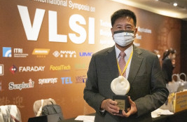 新黄金城集团1701vip光电董事长彭双浪荣获潘文渊文教基金会 ERSO Award